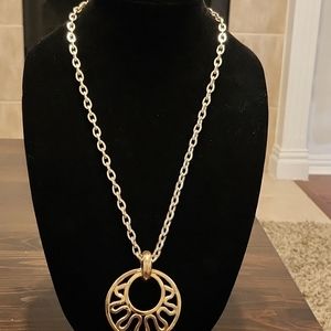 Like new Sara coventry gold toned necklace 28"